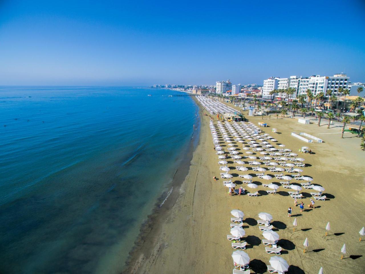 Ларнака отзывы. Ларнака Кипр. Larnaca Кипр. Ларнака пляжи. Пляж Финикудес.